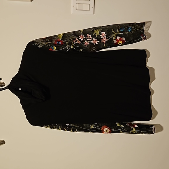 Black long sleeve sheer floral blouse - Picture 2 of 3